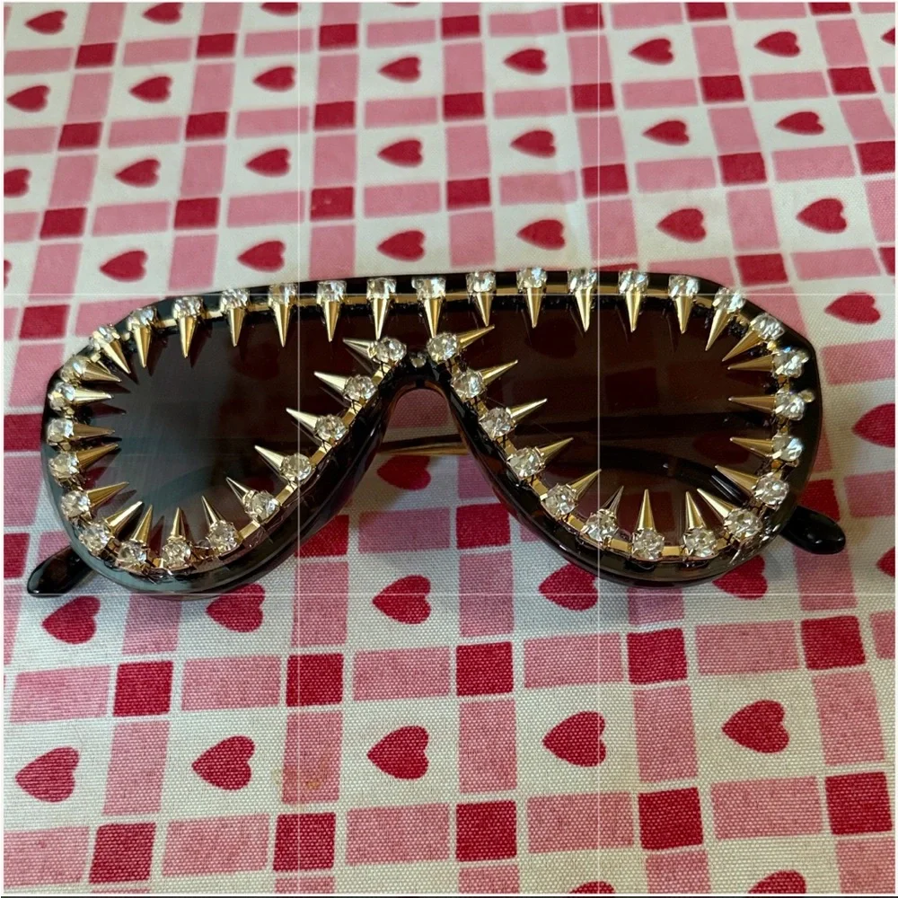 🕶️ STATEMENT SUNGLASSES 🕶️ NWOT 🕶️